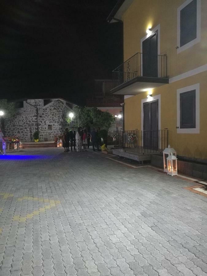 I Colori Dell'Etna Bed & Breakfast Сан Джовани ла Пунта Екстериор снимка